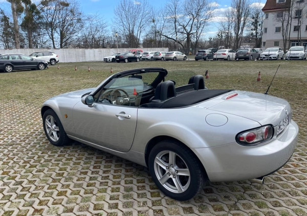 Mazda MX-5 cena 33000 przebieg: 197000, rok produkcji 2006 z Rumia małe 466